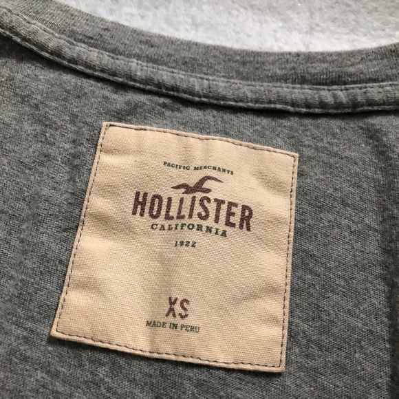 Hollister v-neck graphic tee - Picture 3 of 4